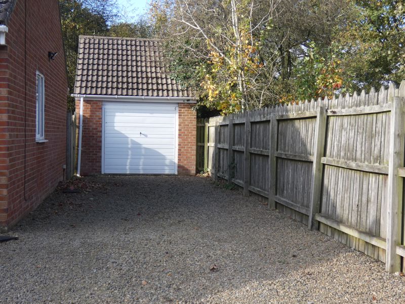 Garage - click for photo gallery